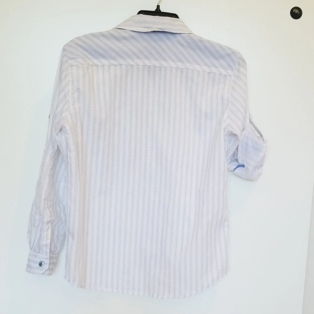 Cool boy's button down shirt. Size M (10/12)